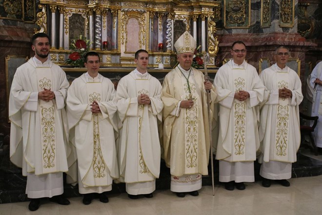 Biskup Mrzljak zaredio petoricu novih svećenika: "Budite Isusovo djelovanje u svijetu"